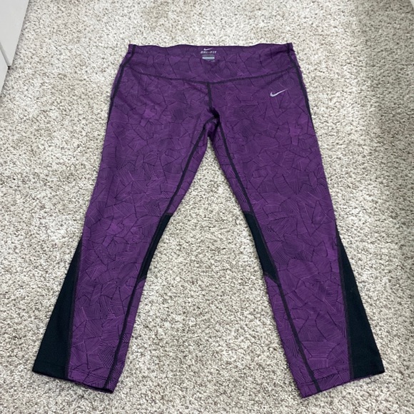 Nike Pants - Nike Capri leggings